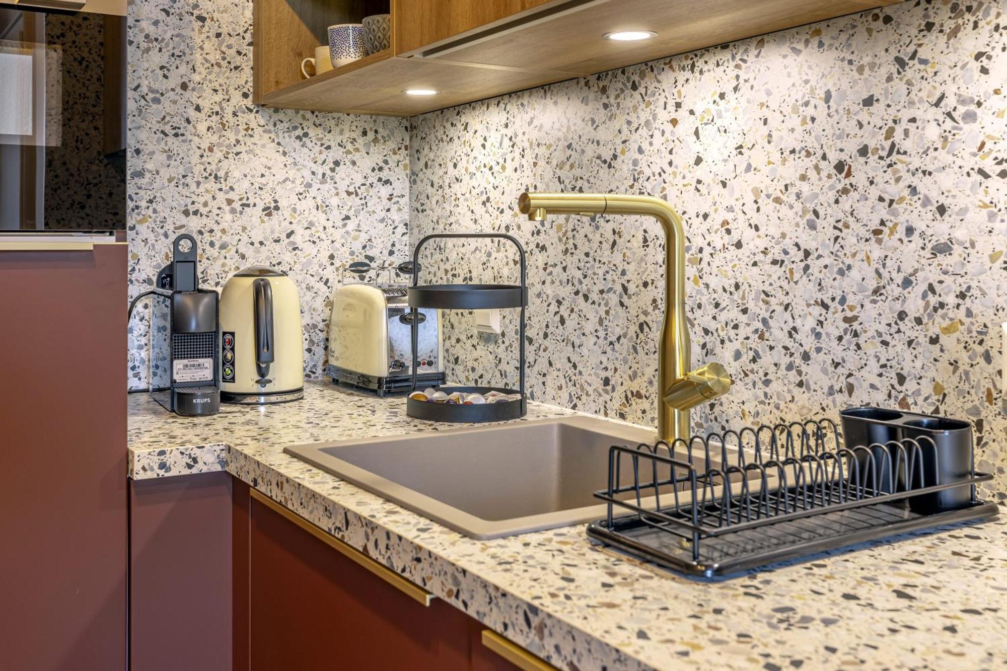 Apartment Elegant 2br In With Balcony & Wifi *