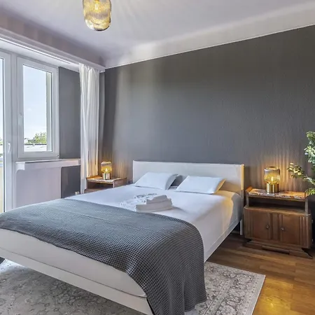 Elegant 2Br In Luxembourg With Balcony & Wifi Apartment Exterior photo