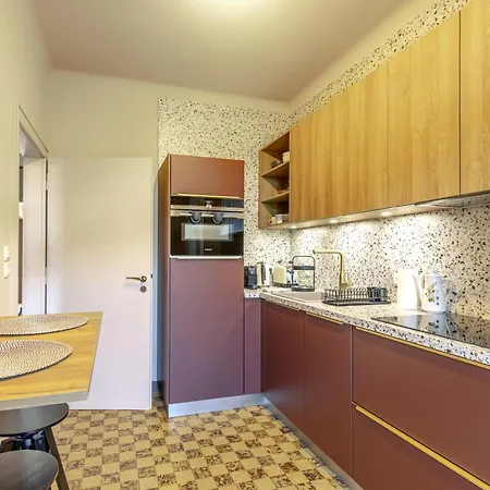 Elegant 2Br In Luxembourg With Balcony & Wifi Apartment Exterior photo