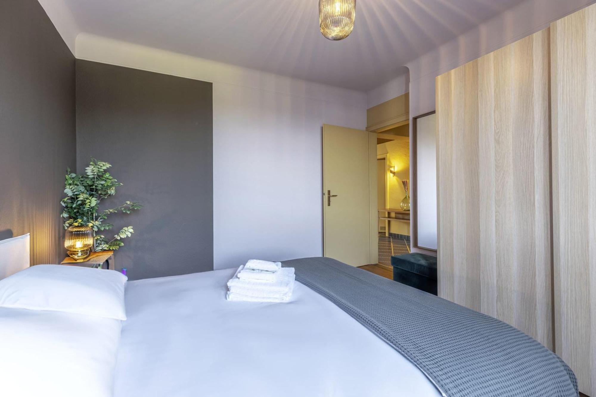Elegant 2br In With Balcony & Wifi Appartement