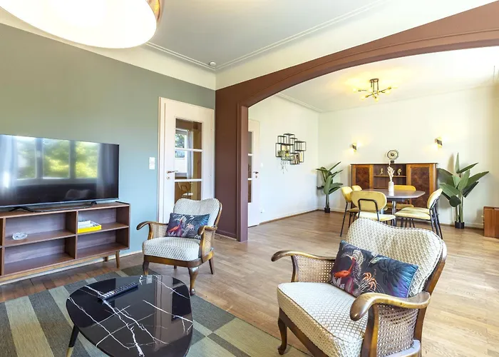 Elegant 2Br In Luxembourg With Balcony & Wifi