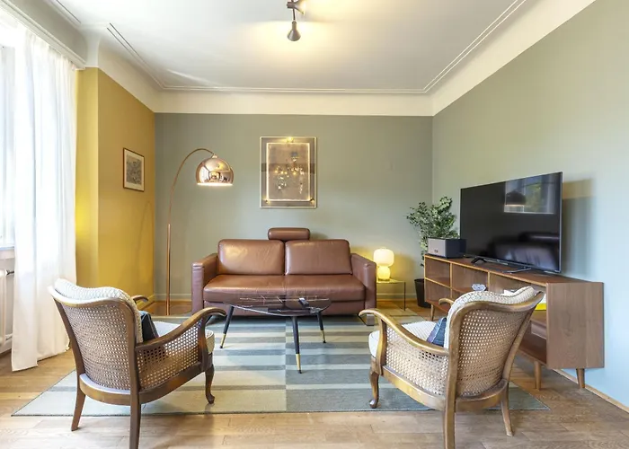 Elegant 2Br In Luxembourg With Balcony & Wifi