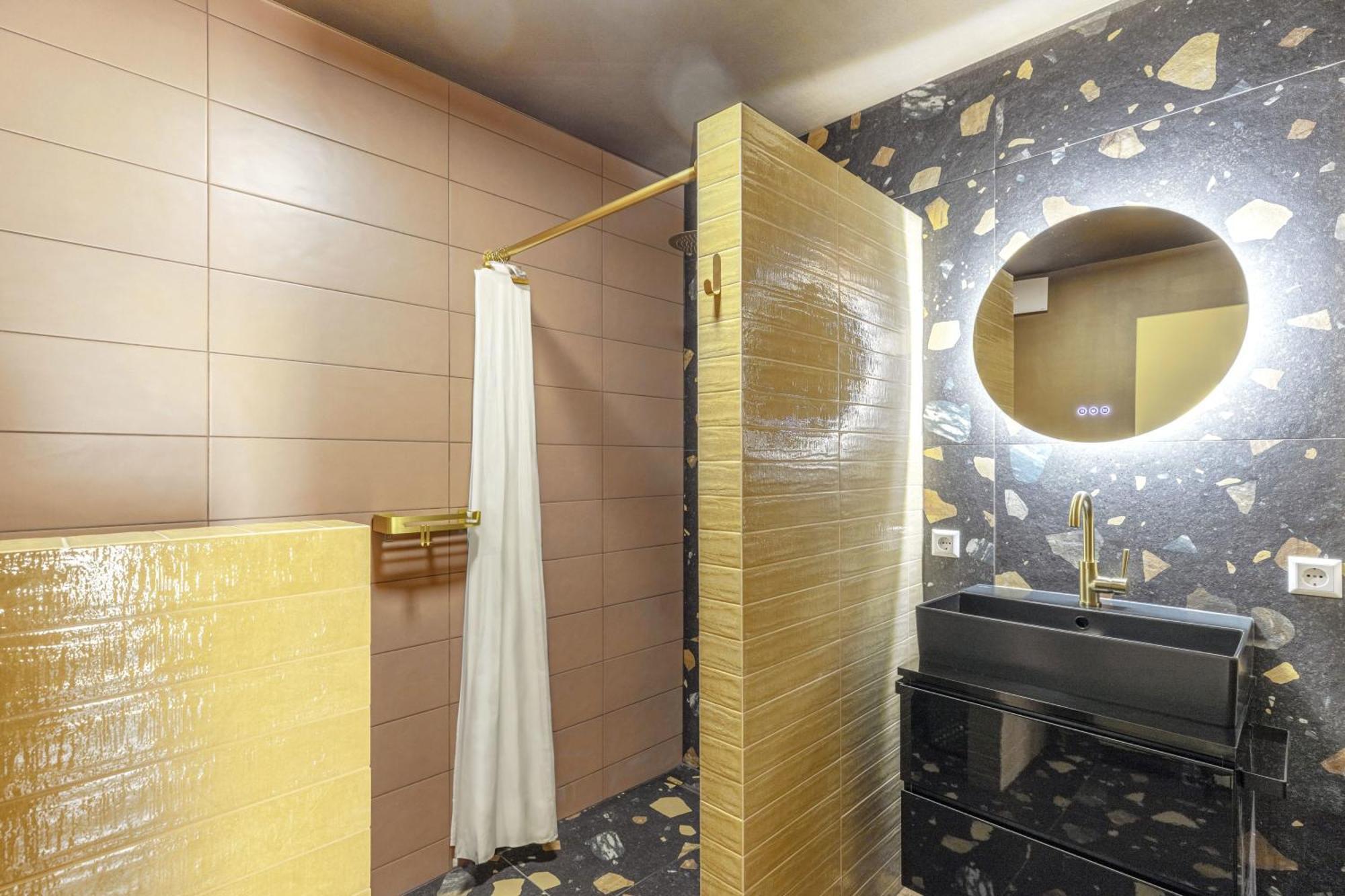 Elegant 2br In With Balcony & Wifi Apartment *