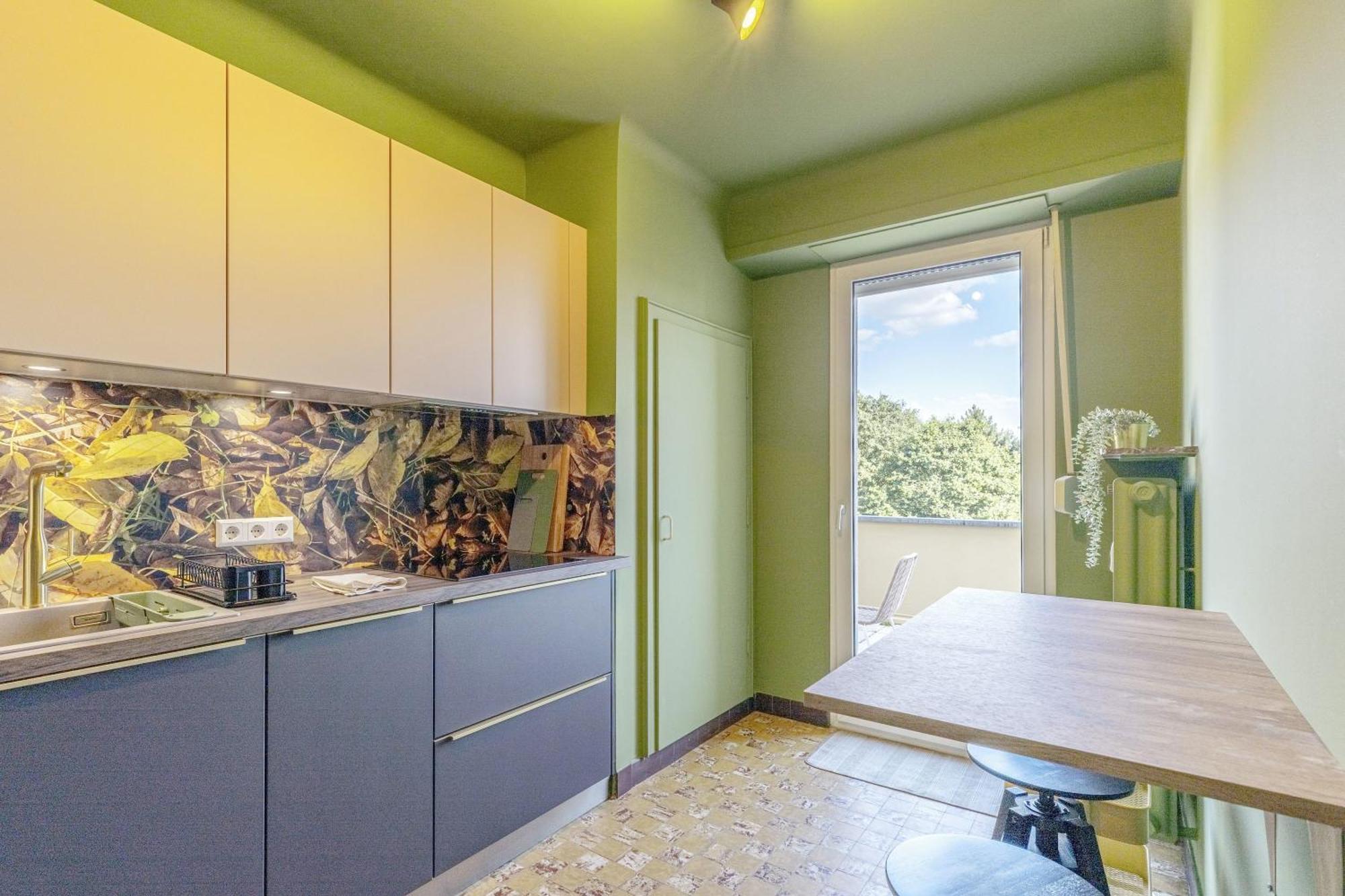 Apartment Elegant 2br In With Balcony & Wifi