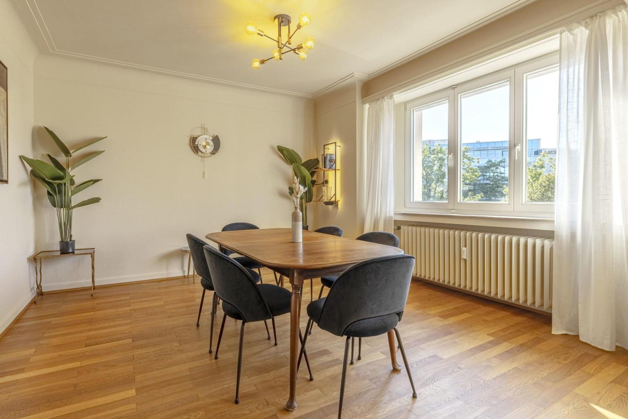 Apartment Elegant 2br In With Balcony & Wifi *