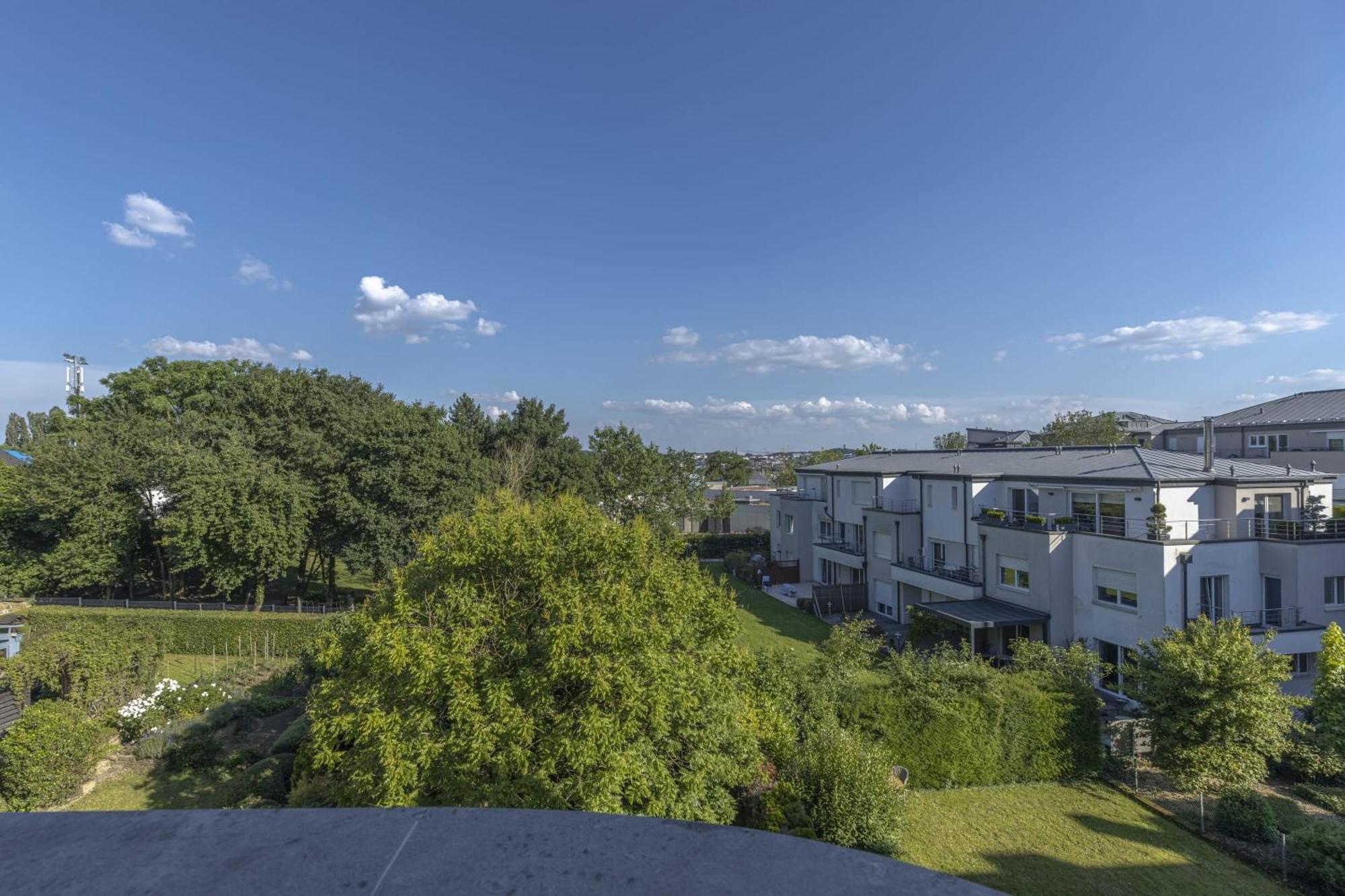 Elegant 2br In With Balcony & Wifi *