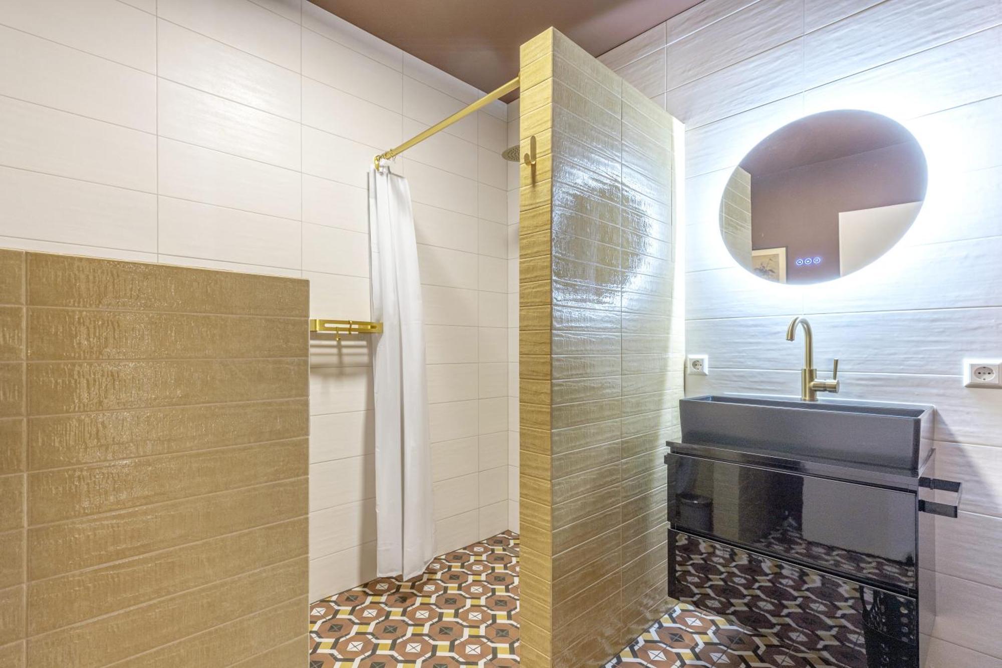 Elegant 2br In With Balcony & Wifi Luxembourg