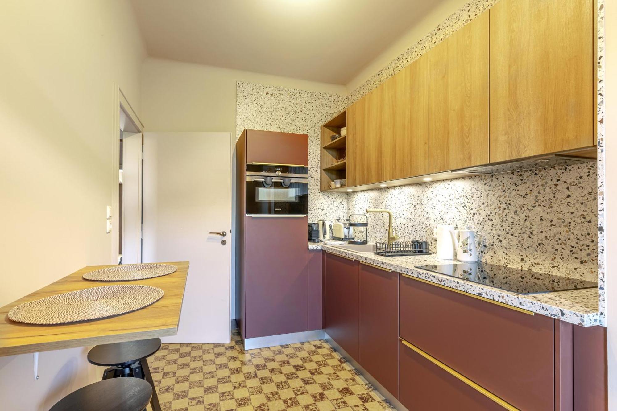 Elegant 2br In With Balcony & Wifi
