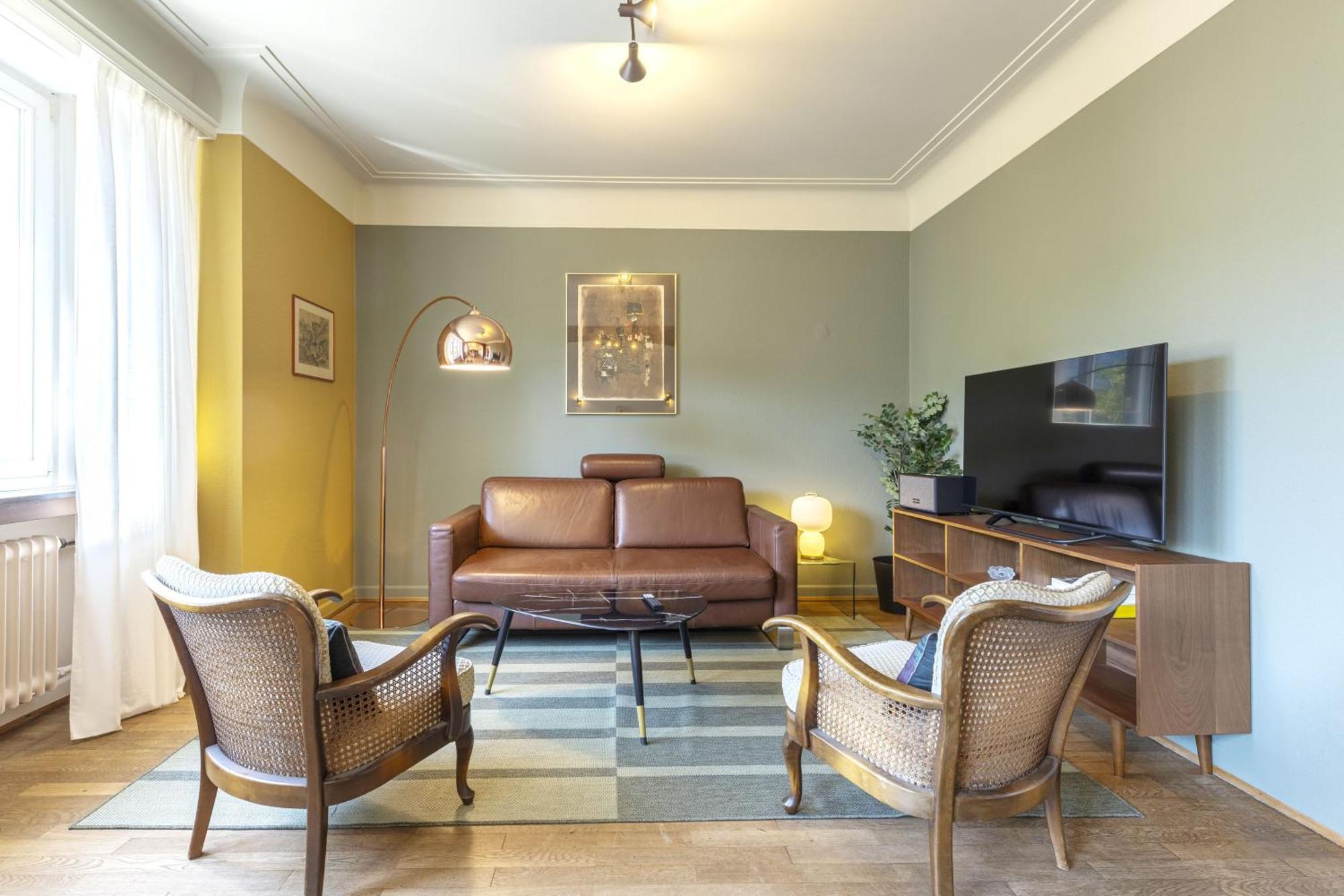 Elegant 2br In With Balcony & Wifi Apartment