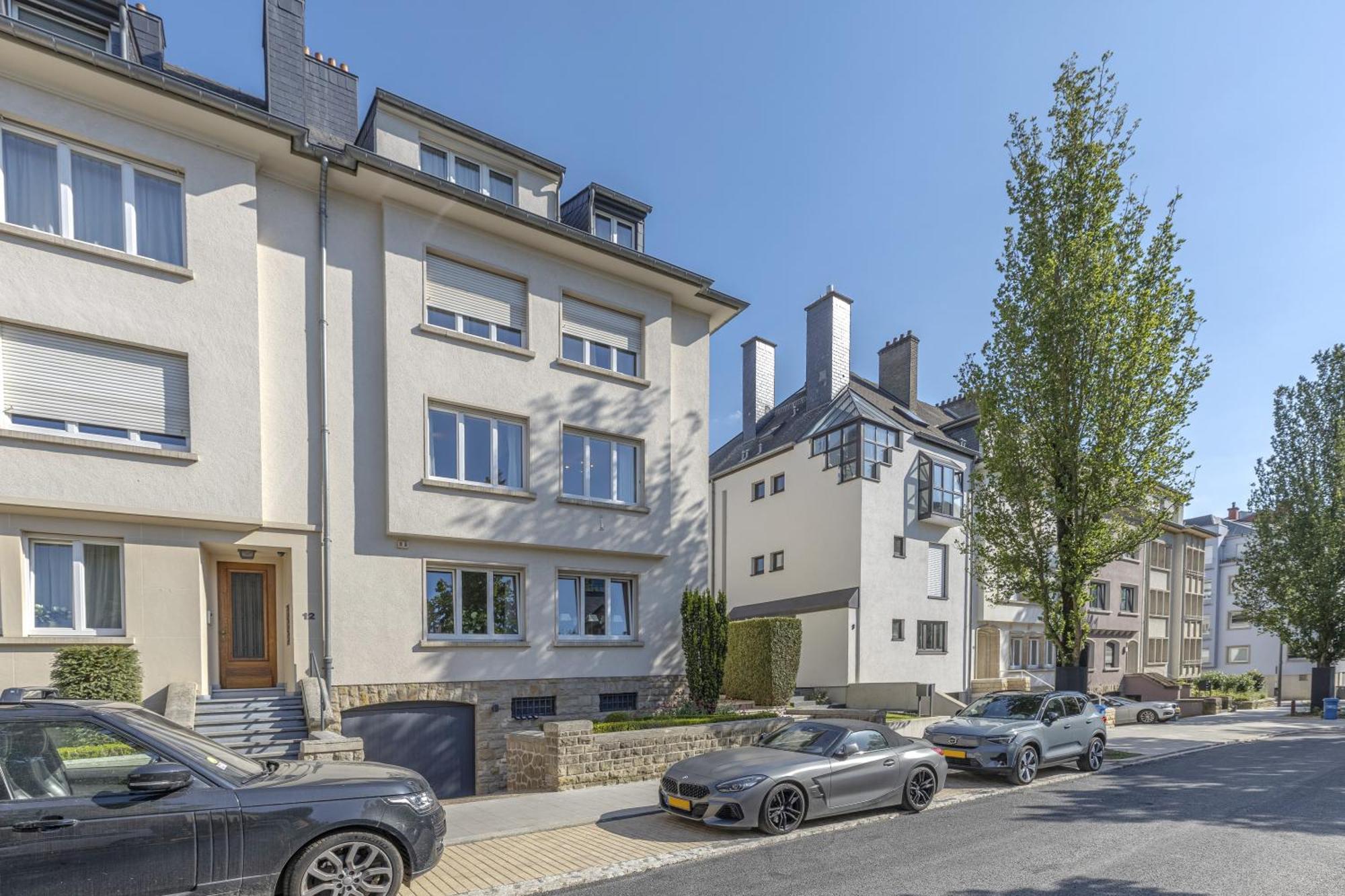 Apartment Elegant 2br In With Balcony & Wifi