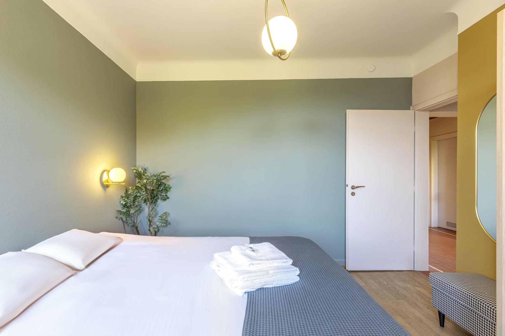 Elegant 2br In With Balcony & Wifi *